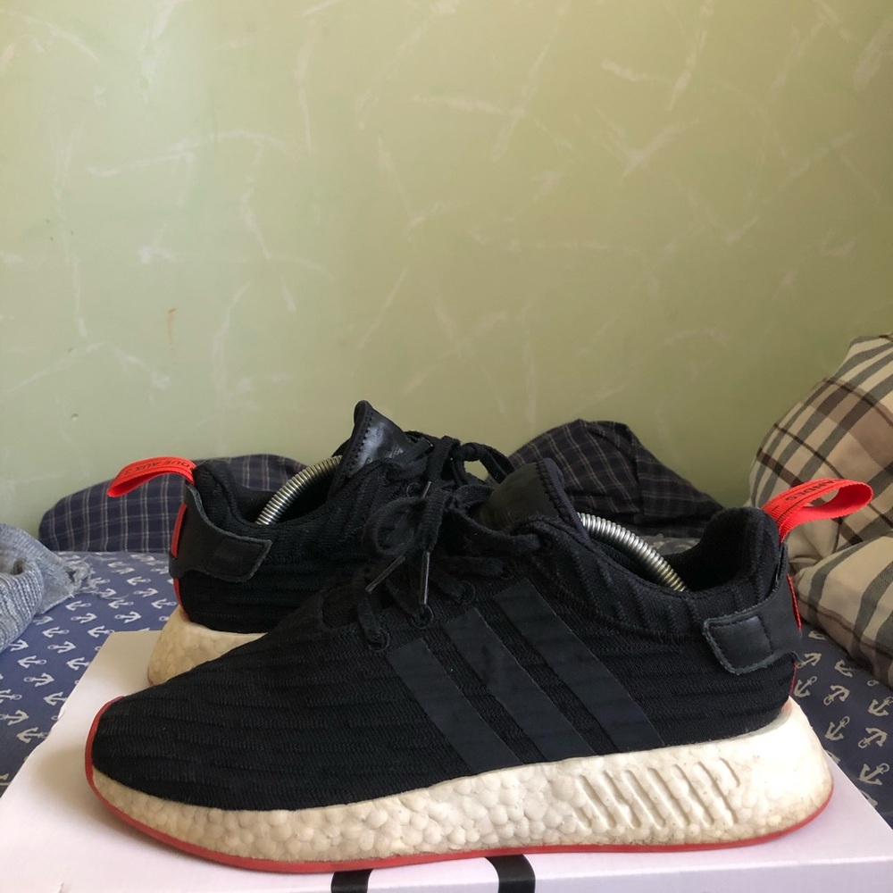 Nmd r2 Size 9 black red